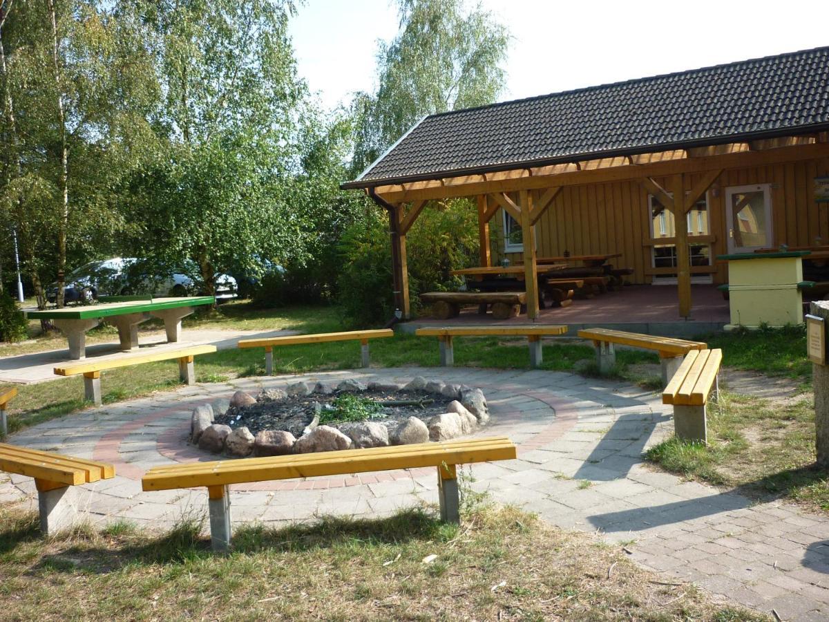 Gruppenbungalow-Waldhaus-Am Ferienpark Mirow Exterior foto